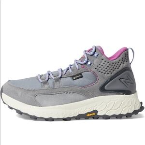 New balance size 8 women’s fresh foam mid cut trail running shoe - worn once